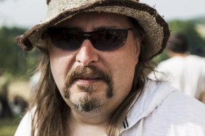 Музыканта Олега Хоменко осудили на три года колонии по «экстремистской» статье