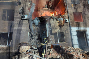 Война, 8 января. Удар по Кривому Рогу, многоквартирный дом «разрубило» ракетой. Дрон атаковал танкер теневого флота РФ у берегов Турции