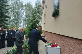 Фотофакт. В школе на Пинщине открыли памятную доску разведчику и герою России. Но есть нюанс